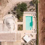 Trullo Eughenea Con Piscina * オストゥーニ
