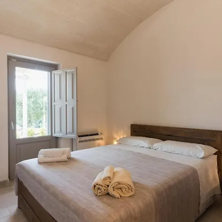 בית נופש Trullo Eughenea Con Piscina אוסטוני