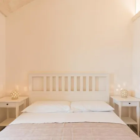 Trullo Eughenea Con Piscina בית נופש אוסטוני