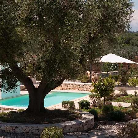 Trullo Eughenea Con Piscina בית נופש *