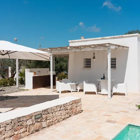 Trullo Eughenea Con Piscina オストゥーニ