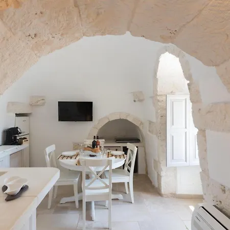 Trullo Eughenea Con Piscina Ostuni