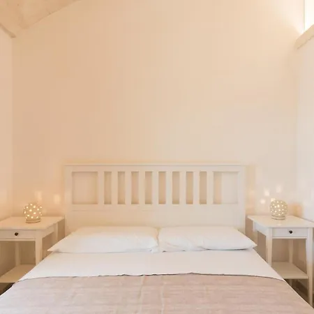 Trullo Eughenea Con Piscina Ostuni
